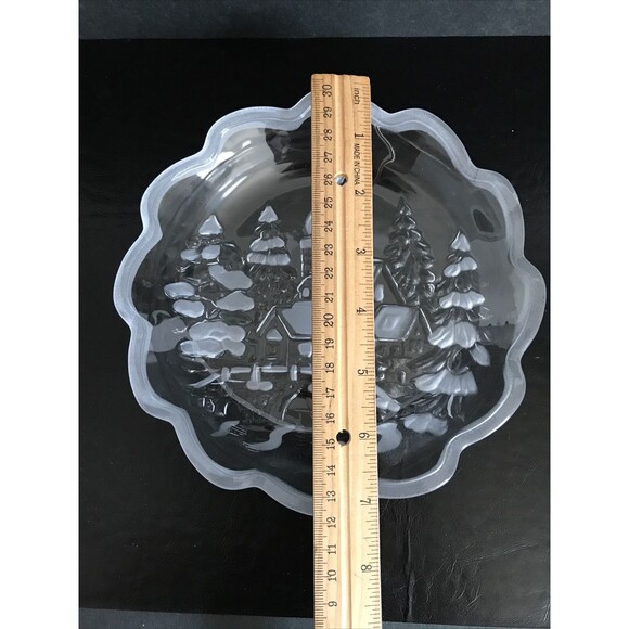 Mikasa  Celebrations Winter Wonderland/Cabin/Etched Dish - Picture 3 of 5